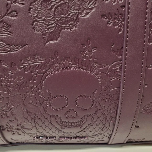 ❎️‼️1 Left ‼️❎️BETSEY JOHNSON embossed xoxomattie  plum skull ROSES XL  TOTE 💟 - Picture 8 of 9